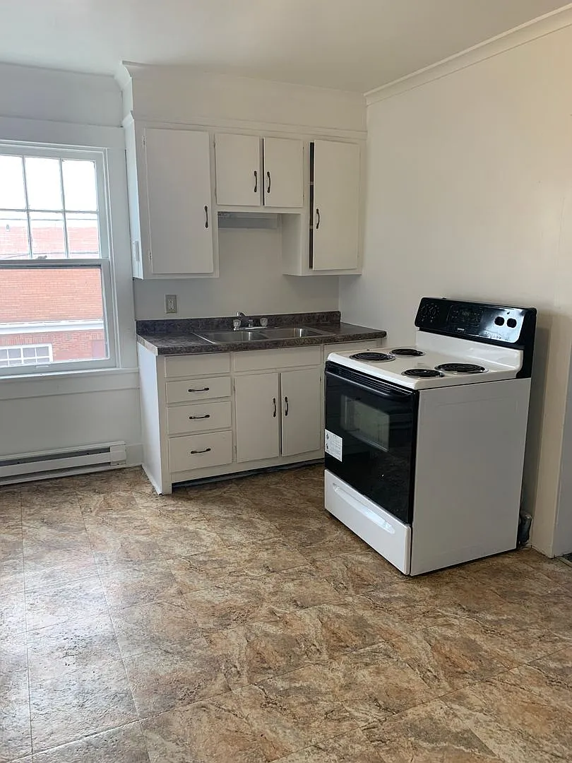 1814 E Pontiac St — Photo 3