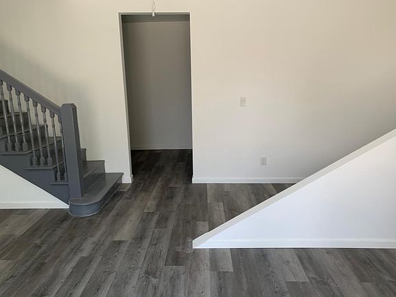 4th image of 7022 Owensmouth Ave