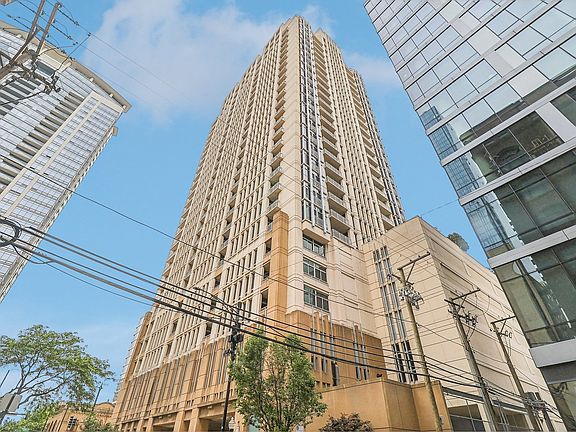 2nd image of 1400 S Michigan Ave APT 2507