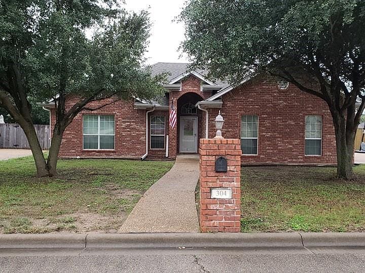 1st image of 304 Greystone Dr