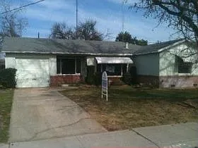2409 Thomas Ave photo 1