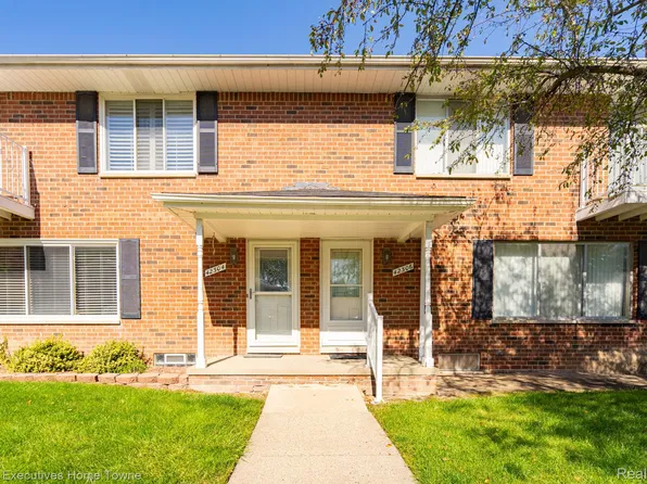 42304 Toddmark Ln, Clinton Township, MI 48038