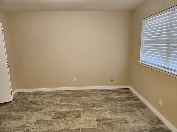 5th image of 6221 Camden Ln