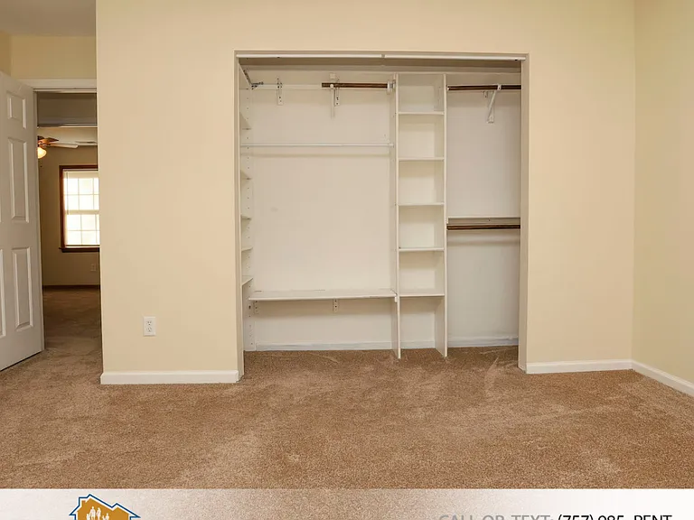 938 Churchill Ln — Photo 25