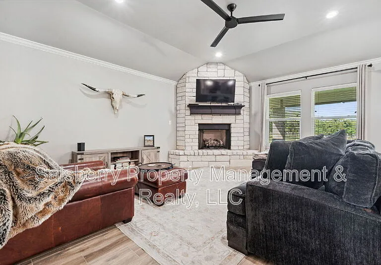 3310 Windcrest Dr — Photo 6