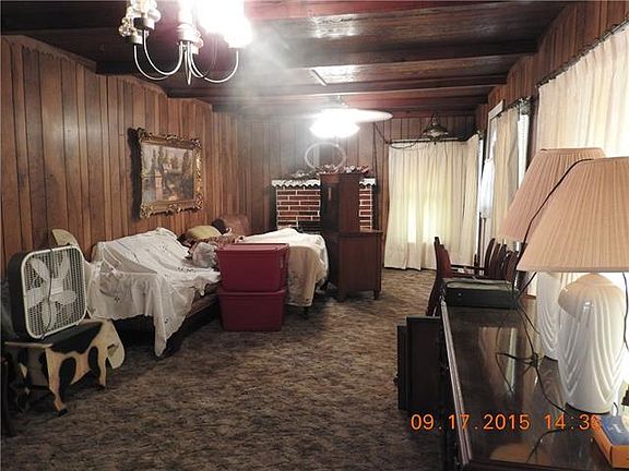 2nd image of 2523 Crystal Dr