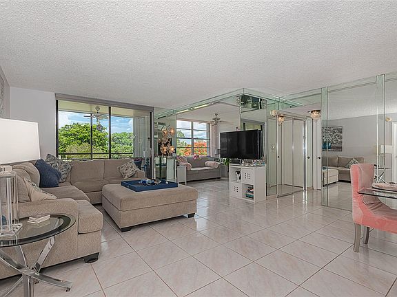 5th image of 900 Saint Charles Place #310