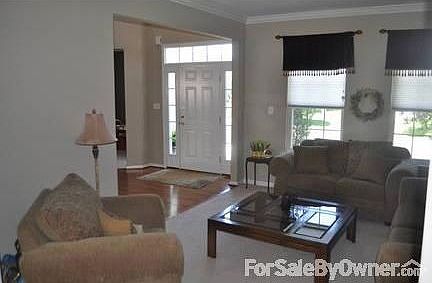 5th image of 12 Edgewater Dr