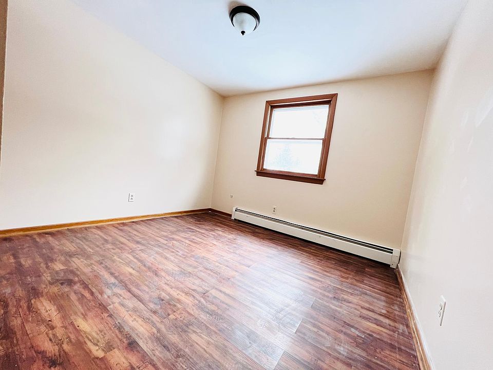2nd image of 142 Sunshine Dr