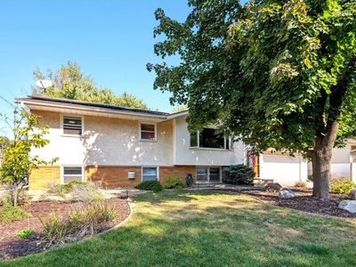 443 Centennial Dr, Roseville, MN, 55113