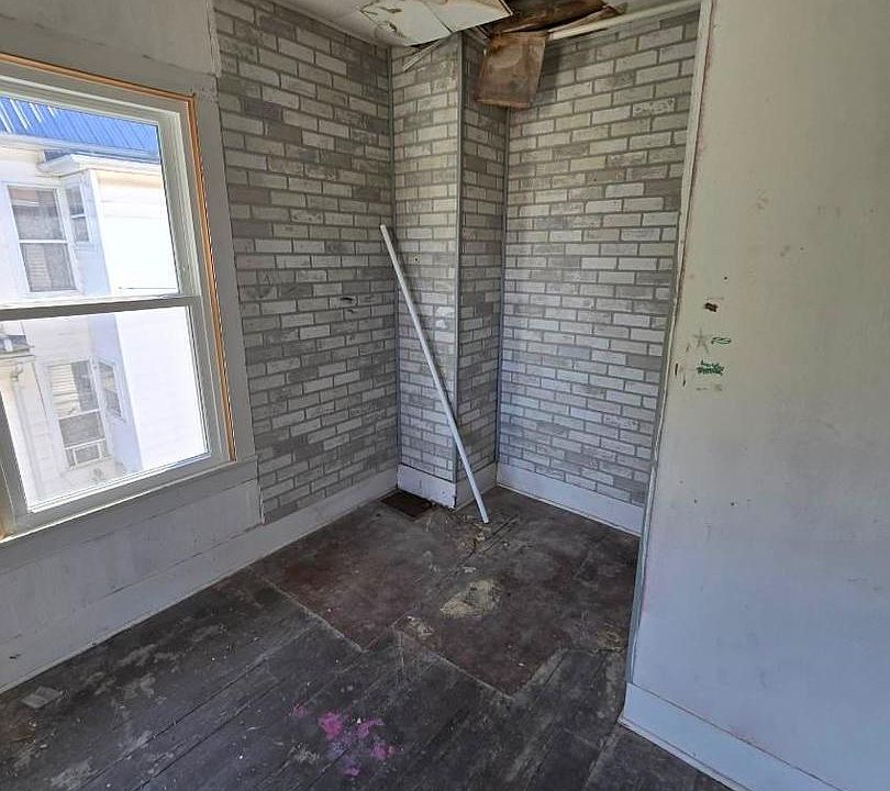 2nd image of 619 N Madison St