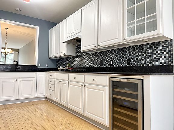2nd image of 16672 Lyonhurst Cir #1