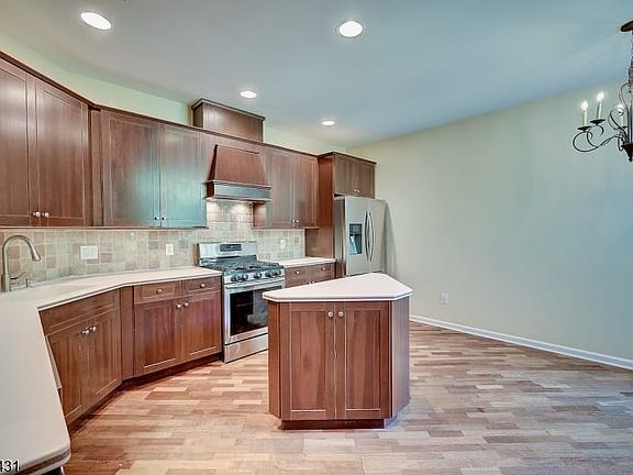 4th image of 612 Kensington Ln