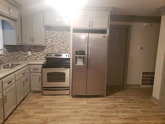 4th image of 1114 Dutch St
