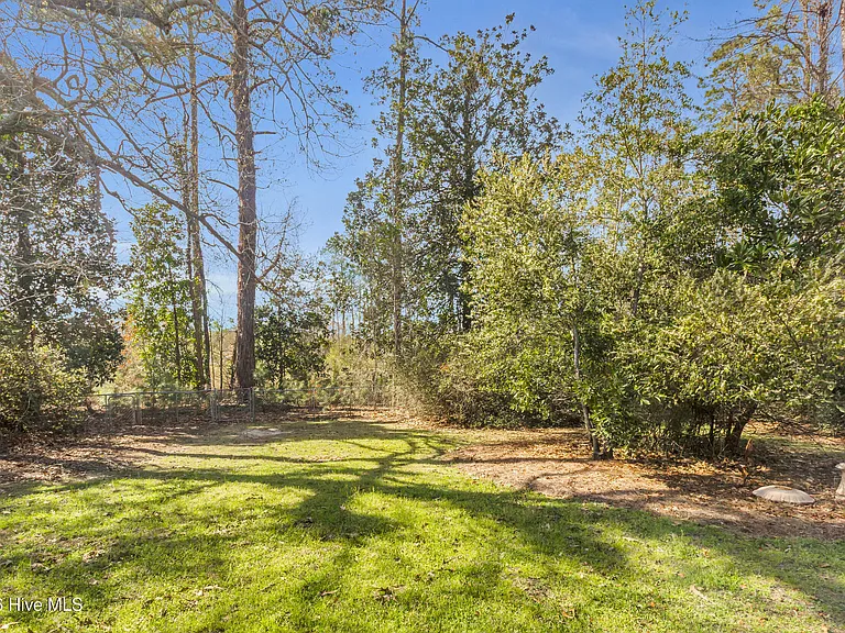 609 Edgehill Rd — Photo 4