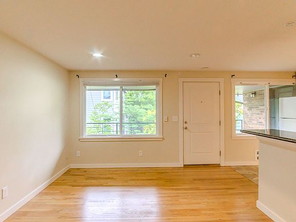5th image of 2211 Franklin Ave E APT 6