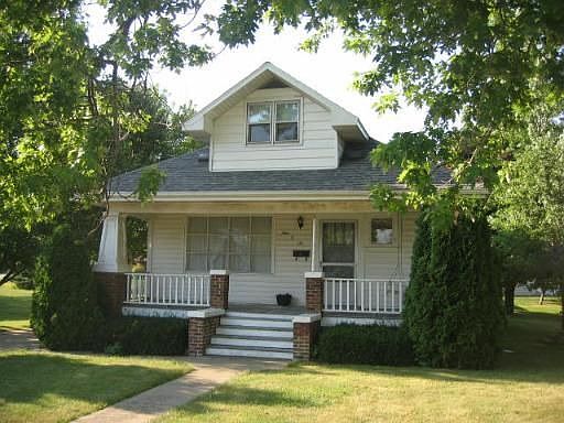 1st image of 906 E 12th St