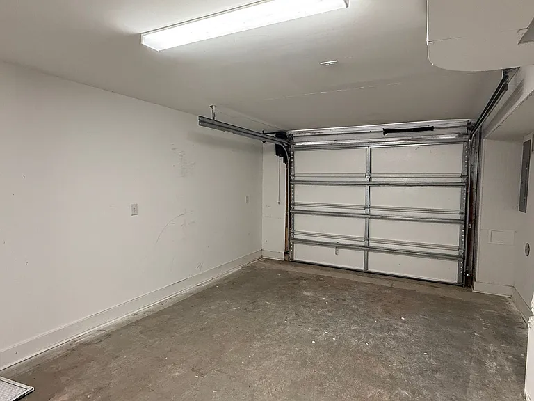 200 Sherwood Dr — Photo 26