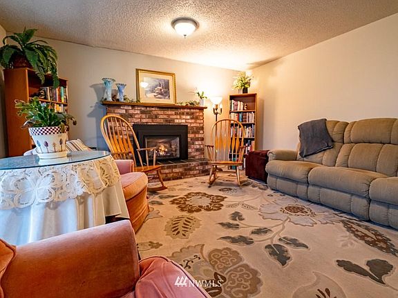 5th image of 901 Garden Dr