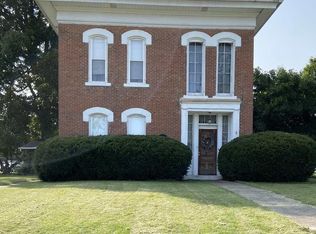 303 N Main St, Winchester, IL 62694