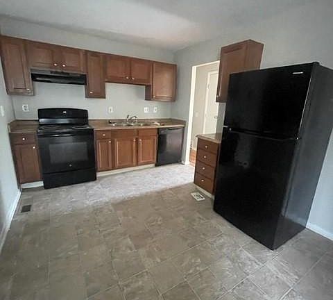 3rd image of 10835 Sprucehill Dr