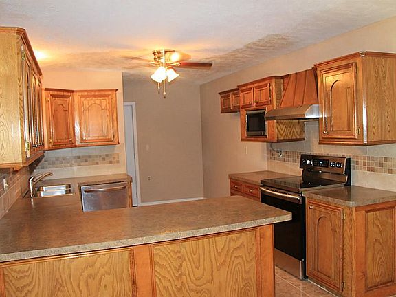 5th image of 9806 Wren St