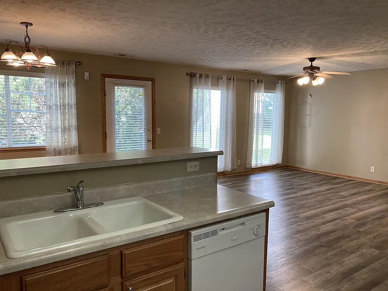 6926 Naples Dr — Photo 8