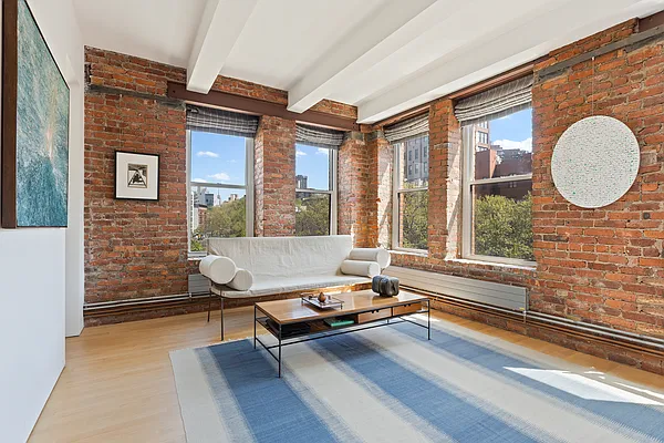 Sold by Compass | media 21