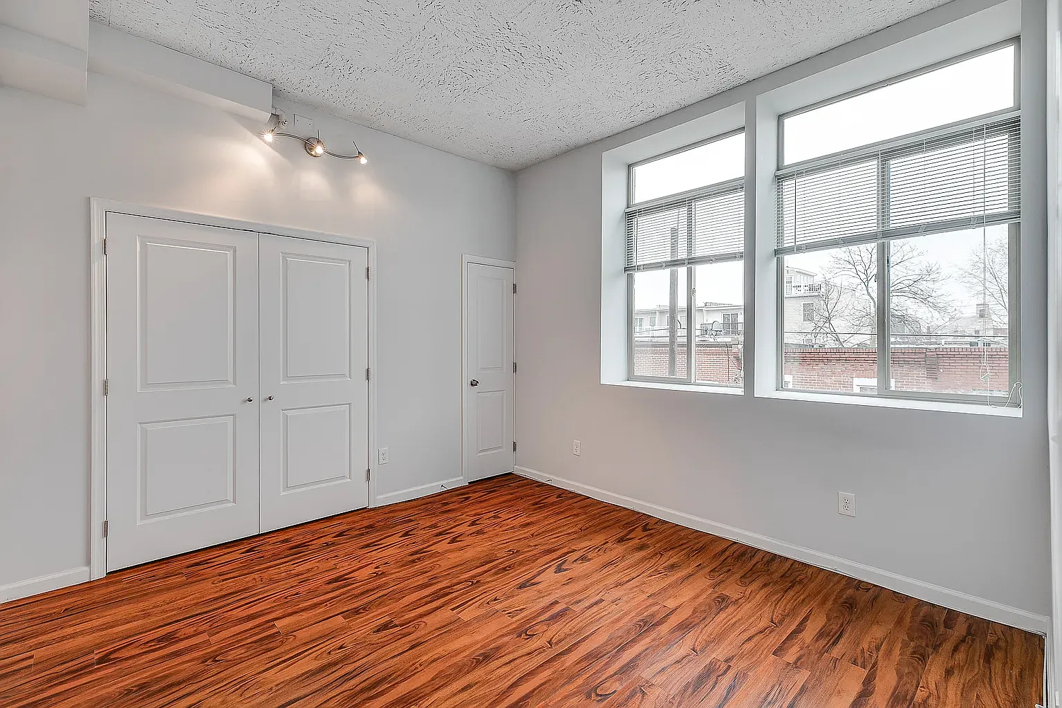 2 bed, 800 sqft, $1,760 — Photo 3