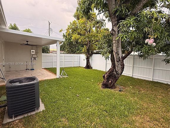 4th image of 10555 SW 32nd St