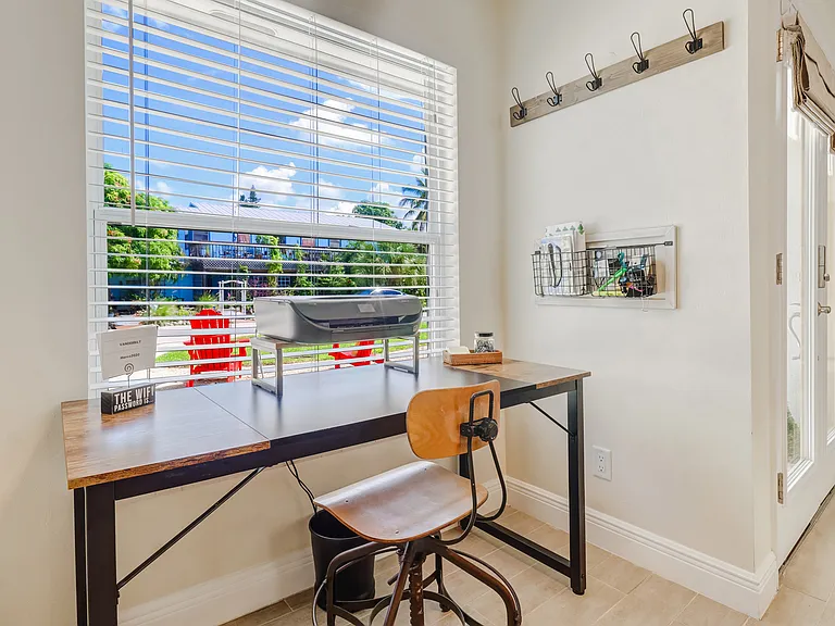 10180 Vanderbilt Dr — Photo 5