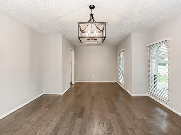 7923 Dawnridge Dr — Photo 4