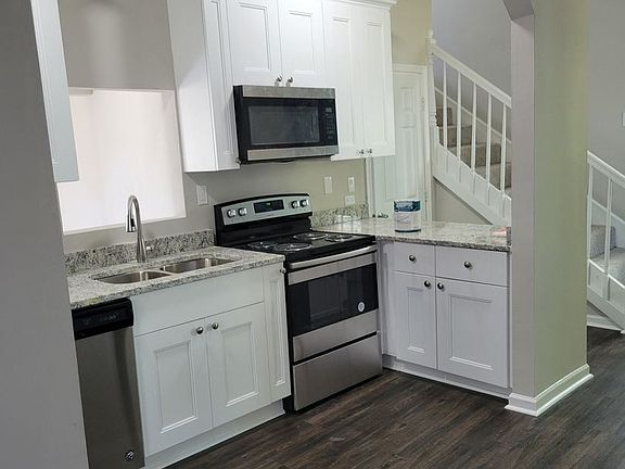 4th image of 1020 Goff St