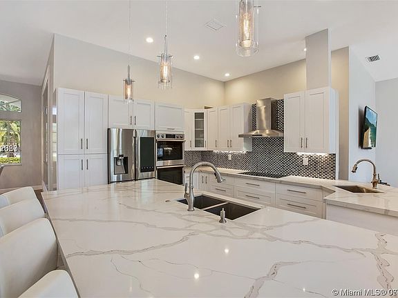 5th image of 857 Heritage Dr