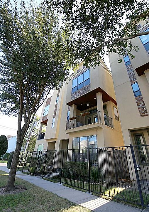 2nd image of 704 W 8th St