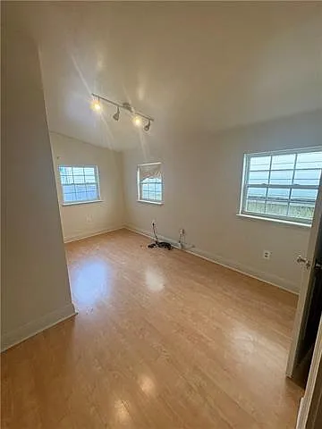 5121 Coliseum St — Photo 9