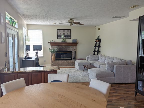 5th image of 8598 Lantern Farms Dr