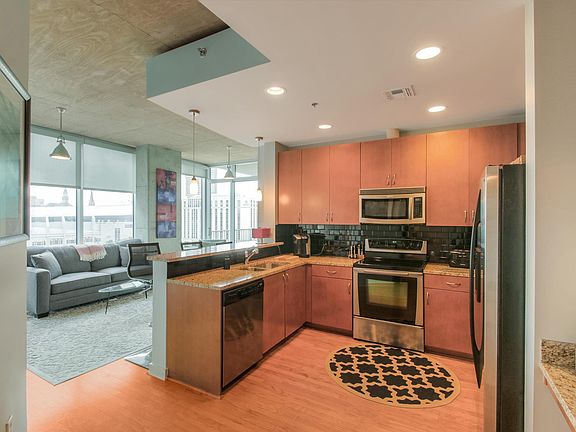 3rd image of 301 Demonbreun St Unit 803