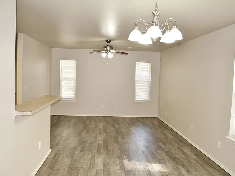Sydney Court Townhomes — Photo 20