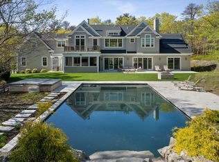 4 Albert Ave, Southampton, NY 11968