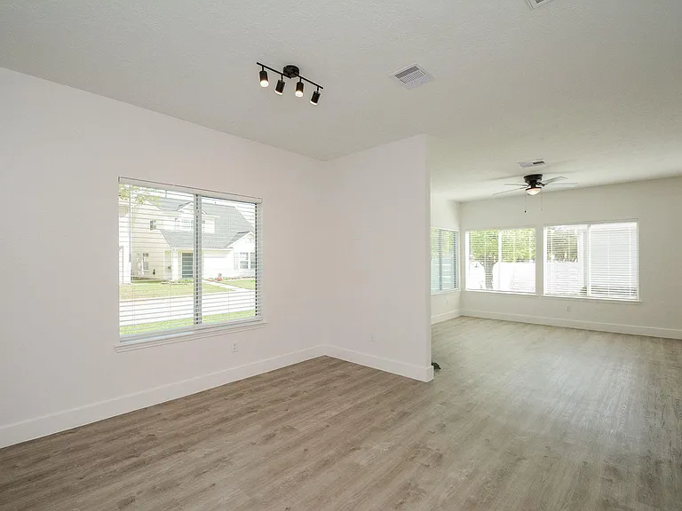 9939 Farrell Dr — Photo 15