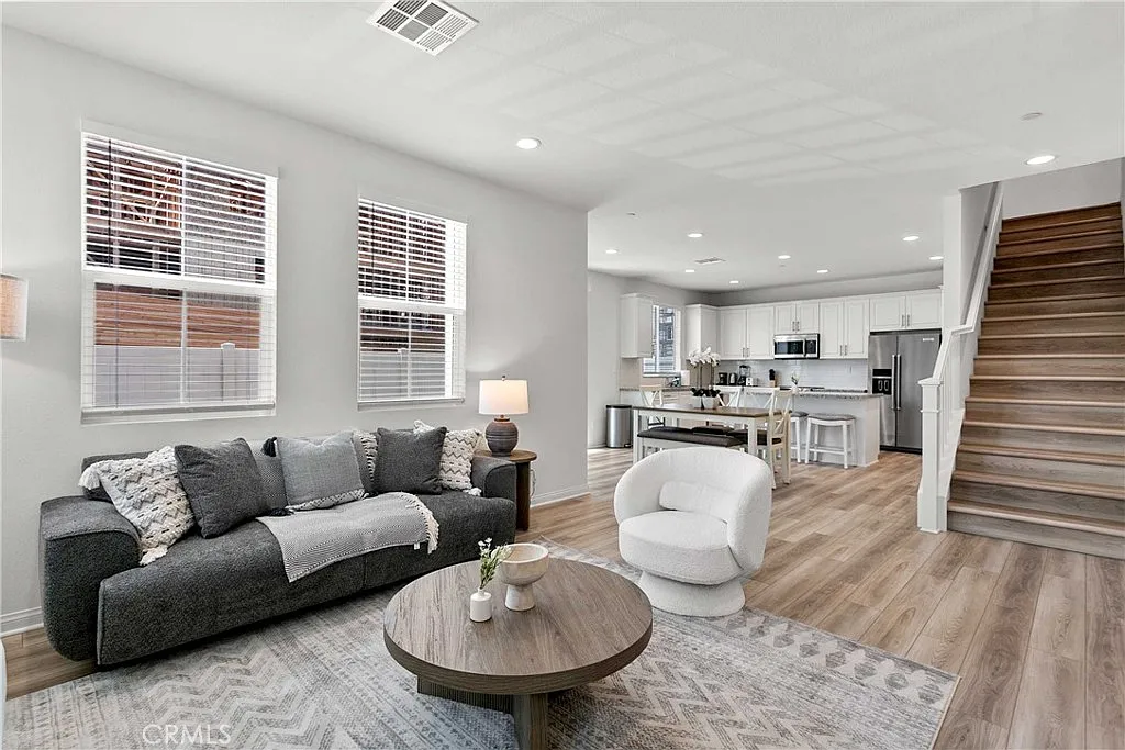 5 bed, 2095 sqft, $6,300 — Photo 4