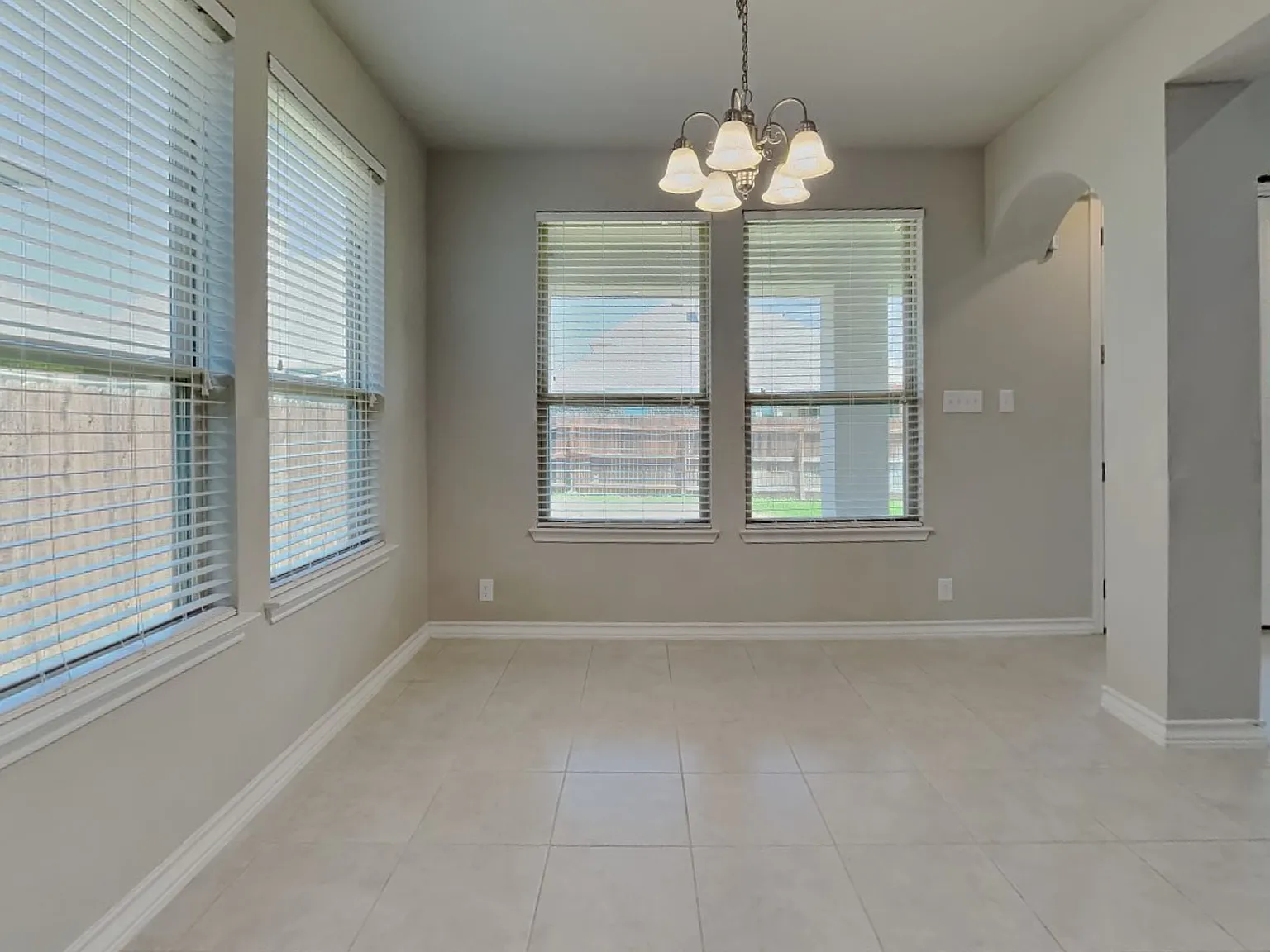 4 bed, 3.5 bath, 2847 sqft, $2,475 — Photo 4