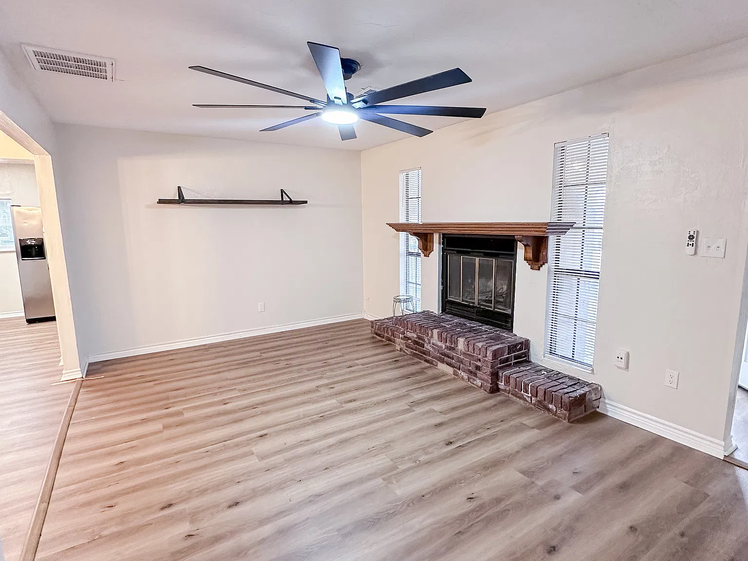 3 bed, 1360 sqft, $950 — Photo 2