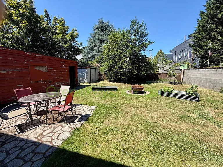 1021 N Jessup St — Photo 11