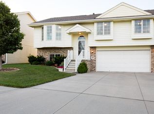 4824 Cedarbrook Dr, Council Bluffs, IA 51503