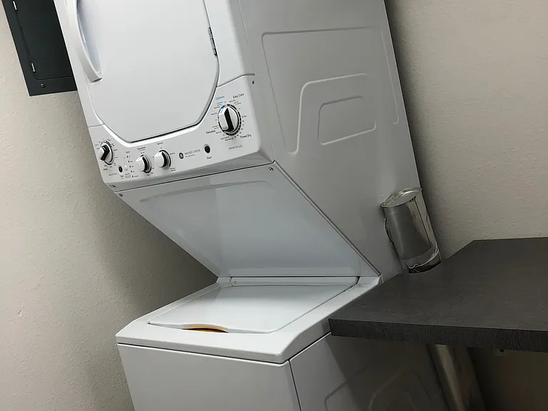 2 Bedroom Town Apartment with Washer / Dryer in Unit & Private Yard — Photo 27