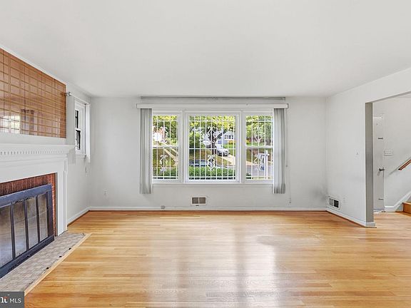 4th image of 3039 O St SE