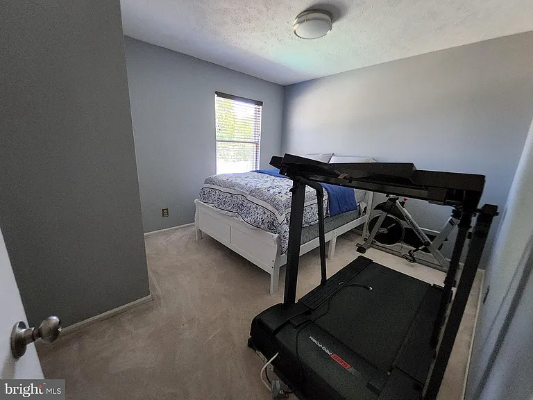 504 Parliament Rd — Photo 22