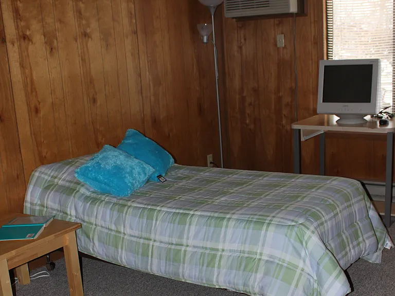 Crestview Apartments — Photo 37